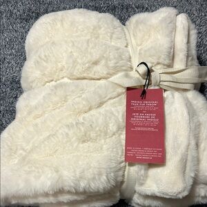 New Indigo Plush Cream Faux Fur Blanket